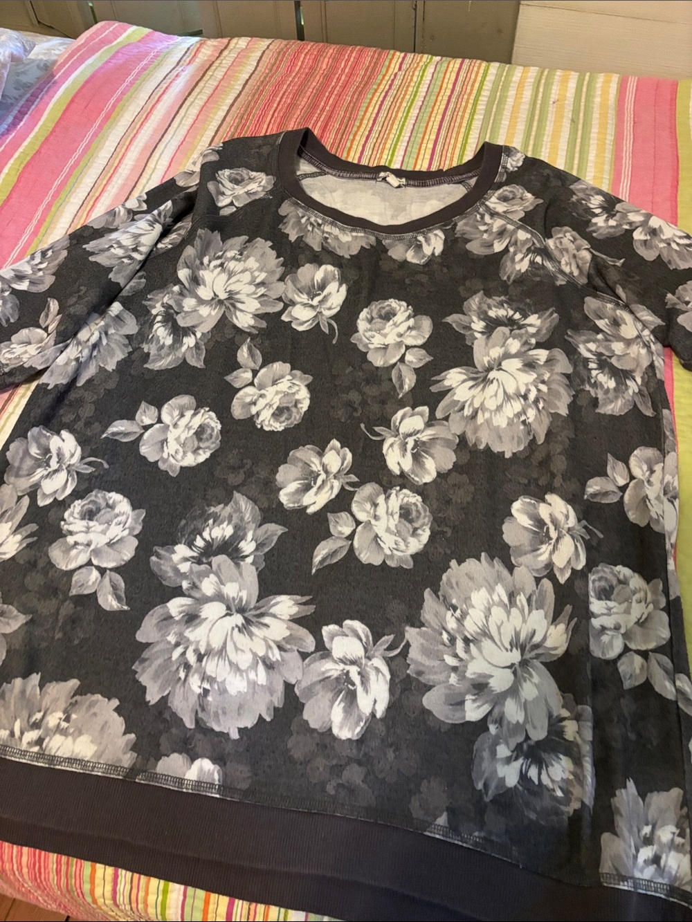 Eyeshadow Black Floral Crewneck Sweatshirt